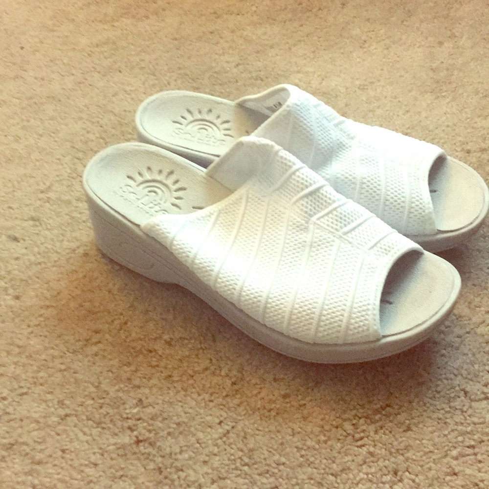 SoLite by easy street white shoes